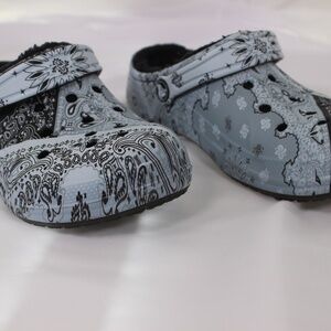 Crocs Kids’ Classic Marbled Clog | Youth Size J3 | Excellent Condition